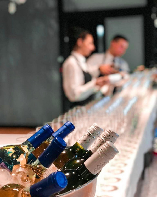 Кейтеринги, которым стоит доверить свой свадебный ужин