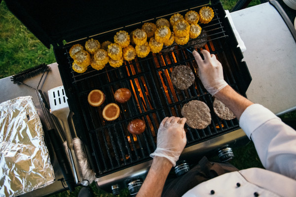Свадебная вечеринка c мороженым и бургерами