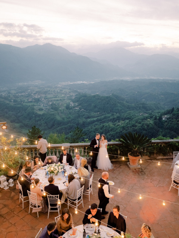 Солнечная свадьба среди итальянских гор