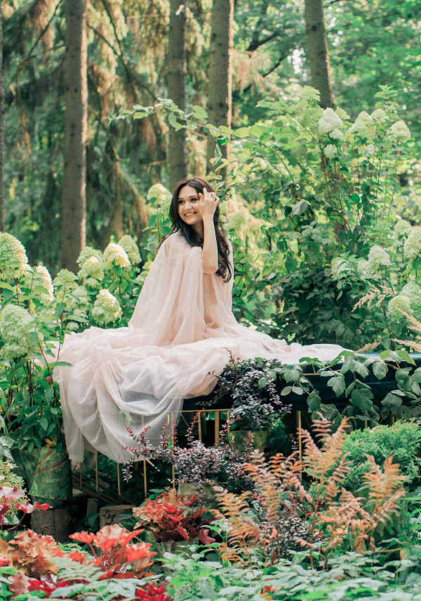 Романтичная свадьба в зеленом лесу