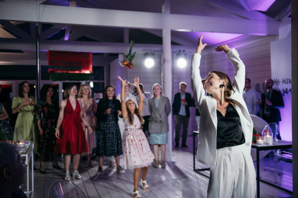 Свадебная вечеринка c мороженым и бургерами