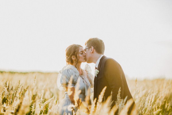 Солнечная свадьба в замке недалеко от Москвы