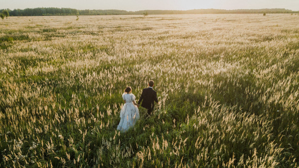 Солнечная свадьба в замке недалеко от Москвы