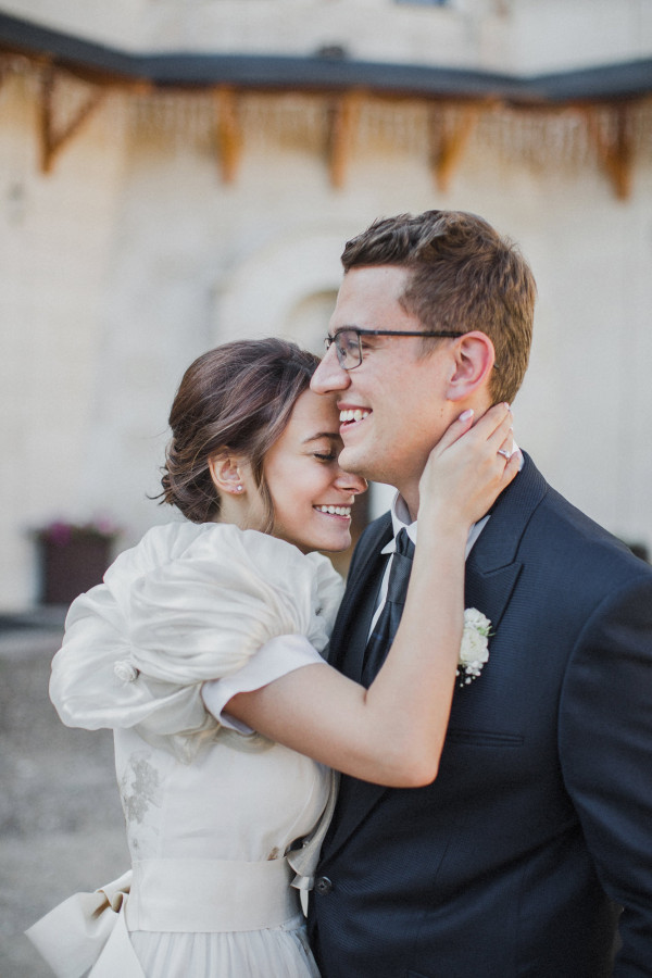 Солнечная свадьба в замке недалеко от Москвы