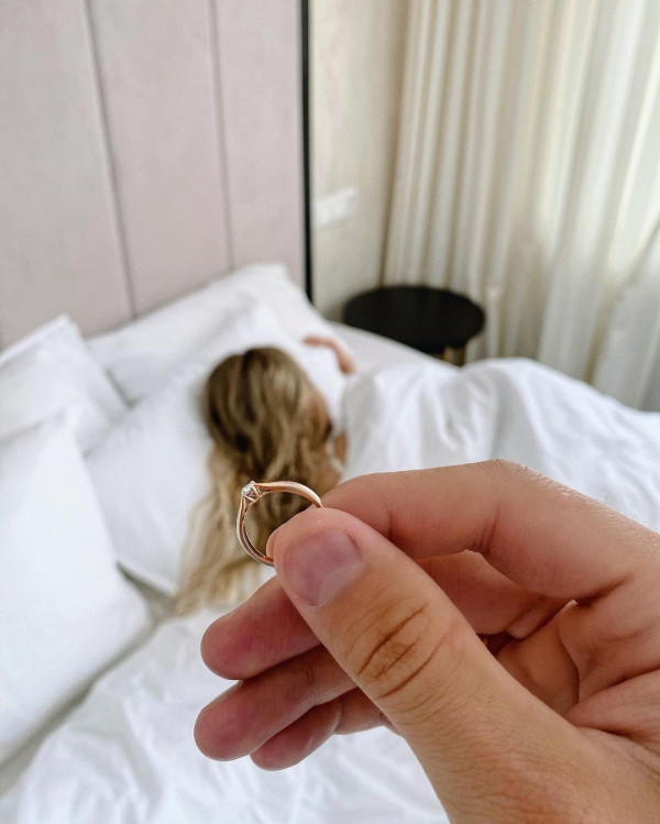 Помолвка в День святого Валентина: нужно ли