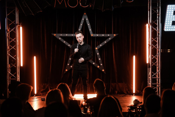 Ведущий и сценарист Вадим Коробков: «Вначале я