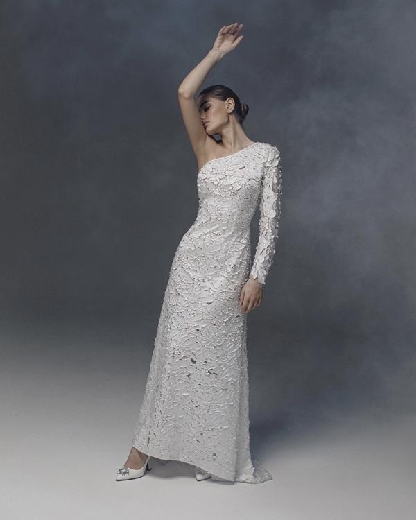 3D вышивка и цветочные мотивы — альтернатива