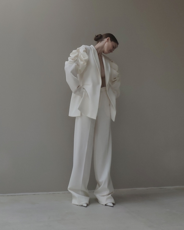 Брючный костюм для невесты: где купить