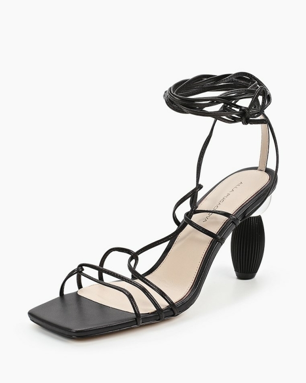 Акцентный каблук в образе невесты: с чем