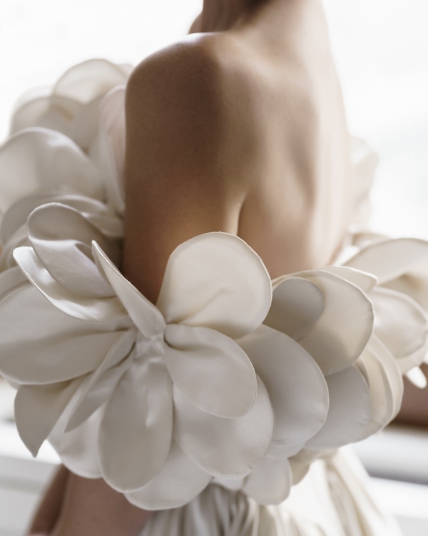 3D вышивка и цветочные мотивы — альтернатива