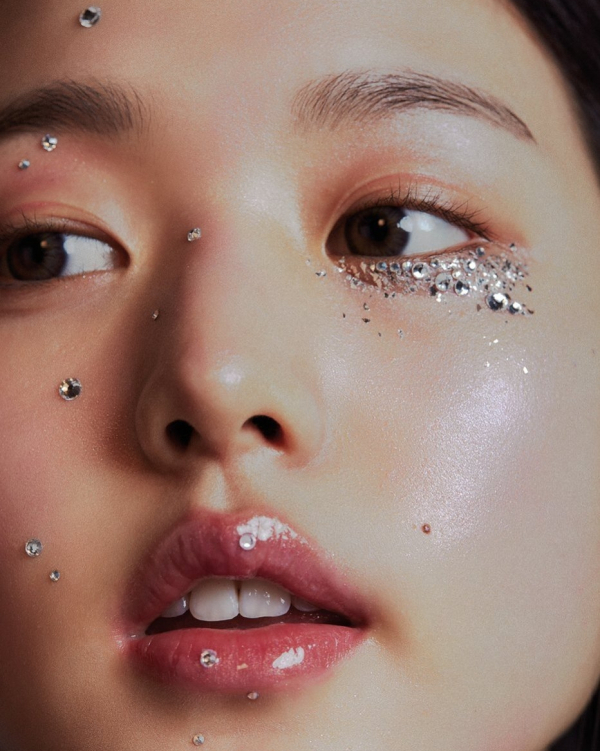 Стразы в свадебном макияже: мнение профессионалов