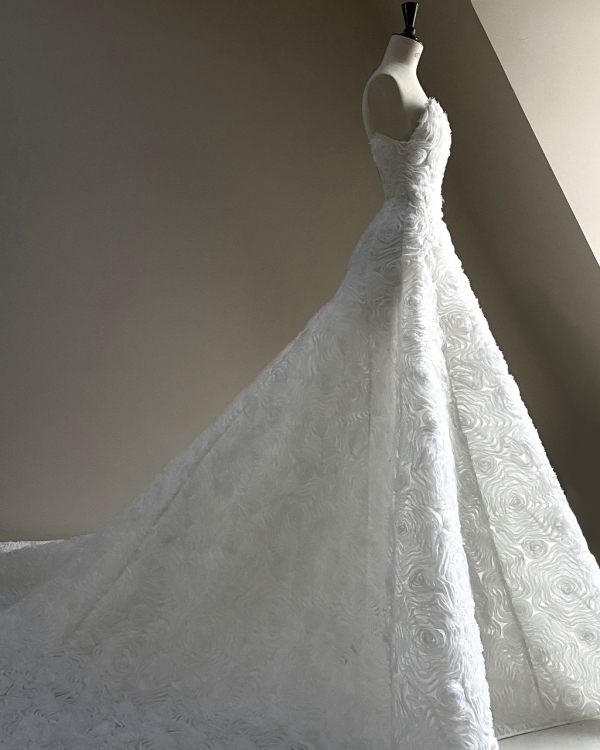 3D вышивка и цветочные мотивы — альтернатива