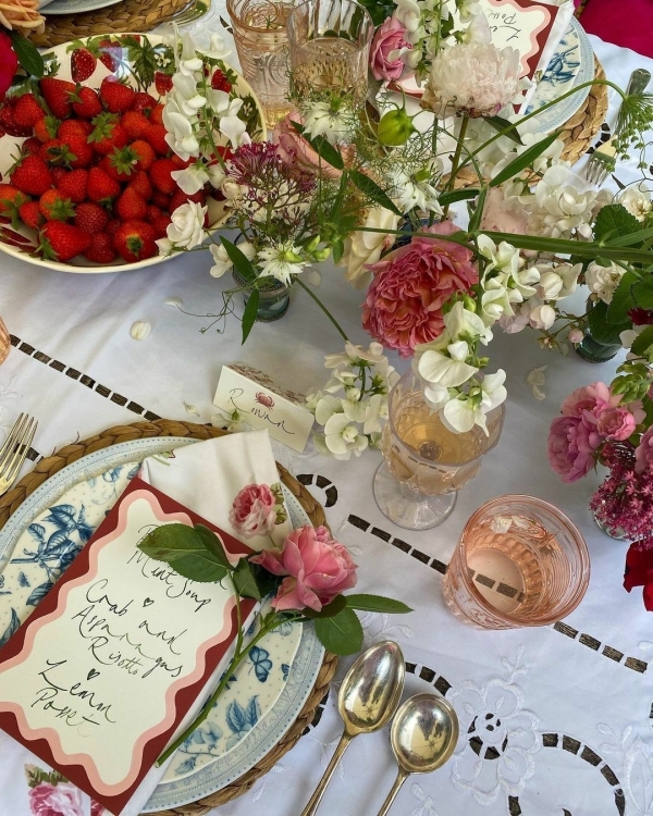 Инстаграмы со свадебными приглашениями, на которые стоит