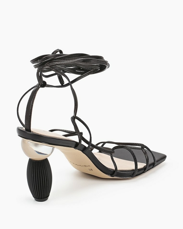 Акцентный каблук в образе невесты: с чем