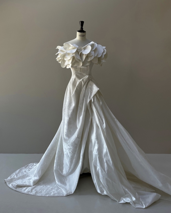 3D вышивка и цветочные мотивы — альтернатива