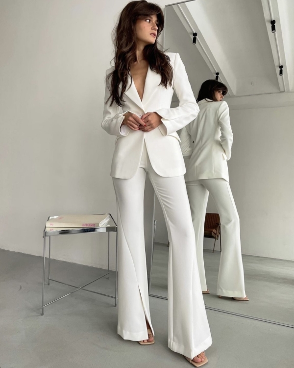 Брючный костюм для невесты: где купить