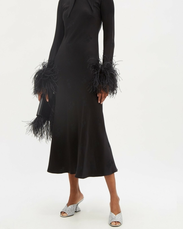 Акцентный каблук в образе невесты: с чем