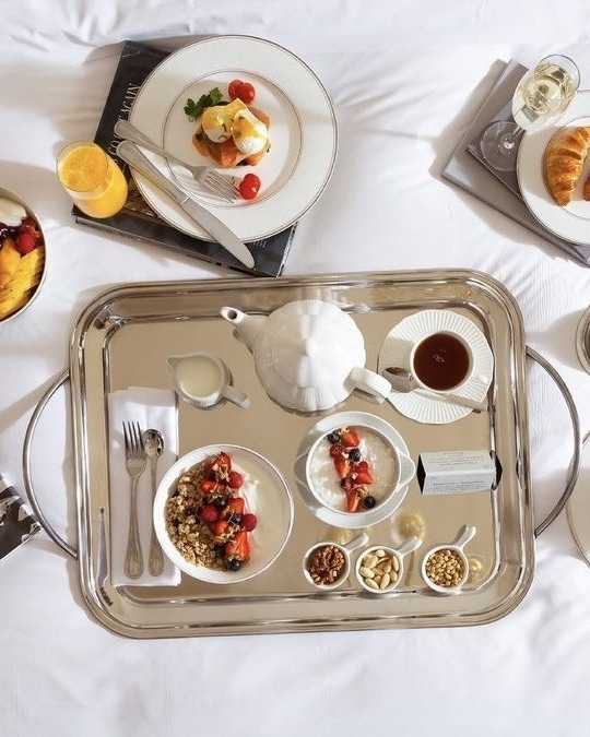 10 отелей в Москве для Дня святого