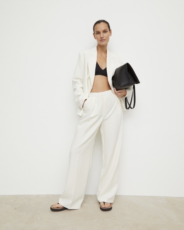 Брючный костюм для невесты: где купить