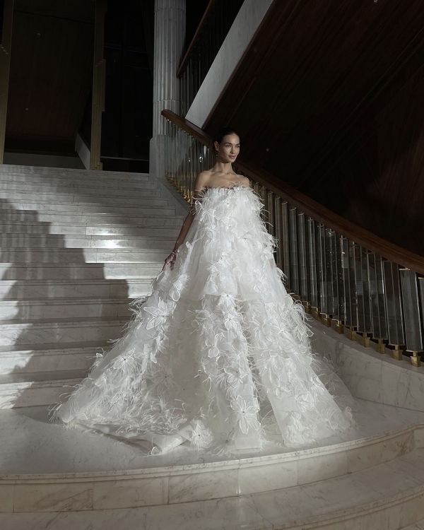 3D вышивка и цветочные мотивы — альтернатива