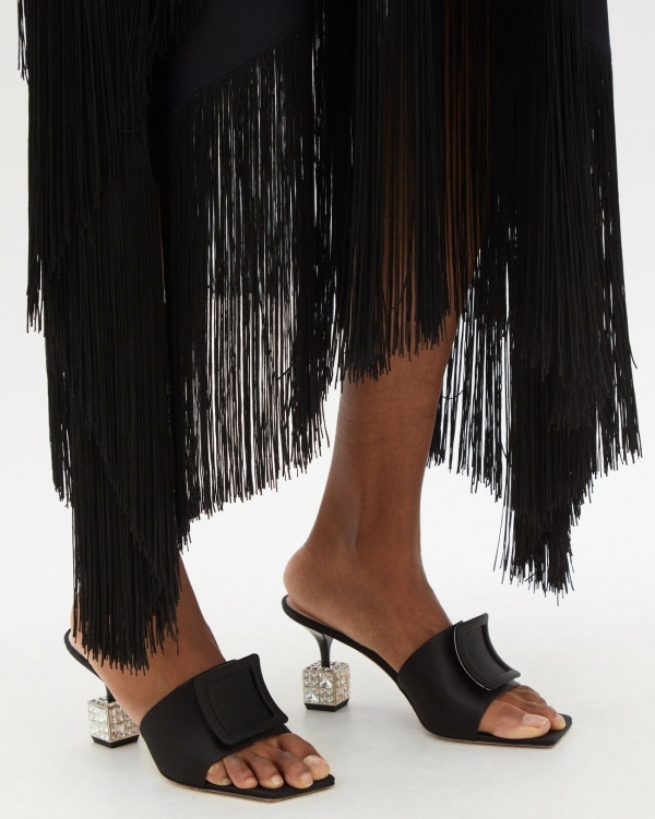 Акцентный каблук в образе невесты: с чем