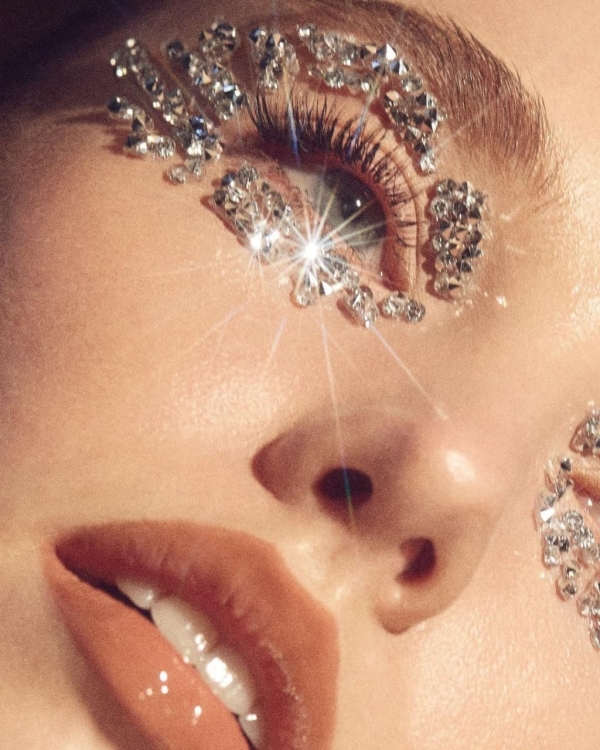 Стразы в свадебном макияже: мнение профессионалов