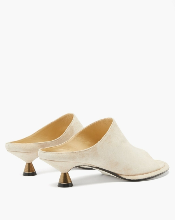 Акцентный каблук в образе невесты: с чем