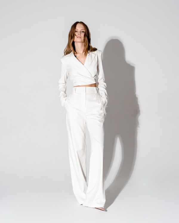 Брючный костюм для невесты: где купить