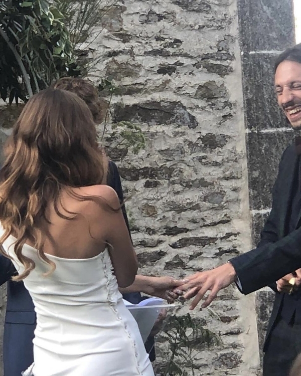 В чем выходят замуж модные француженки