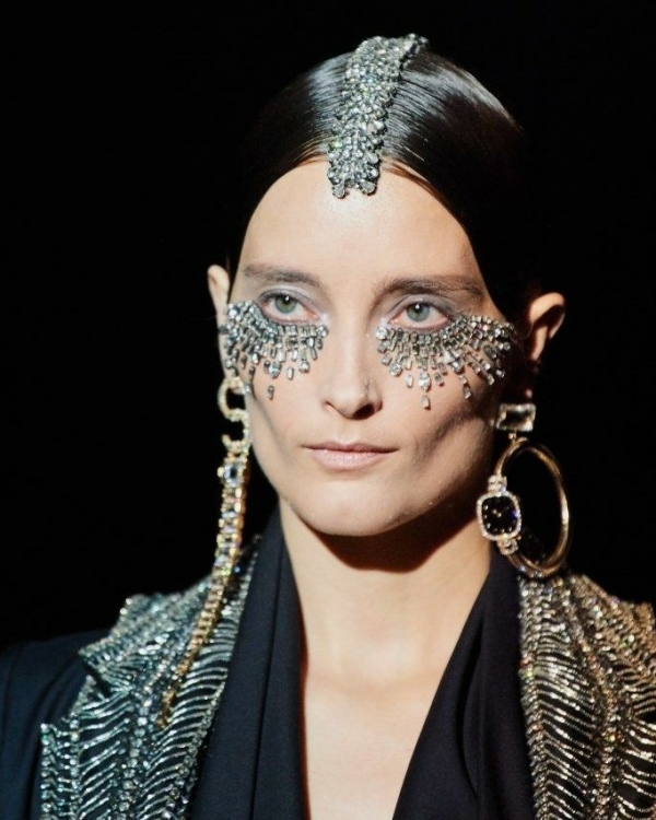 Стразы в свадебном макияже: мнение профессионалов