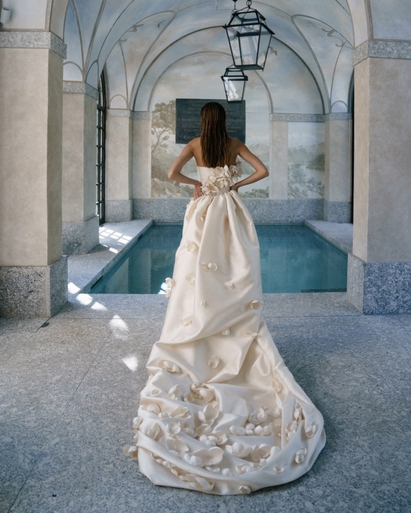 3D вышивка и цветочные мотивы — альтернатива