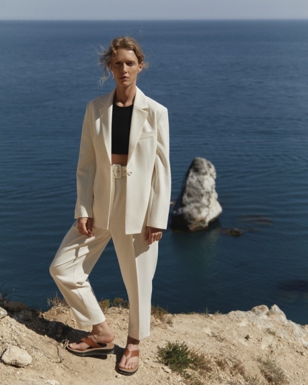 Брючный костюм для невесты: где купить