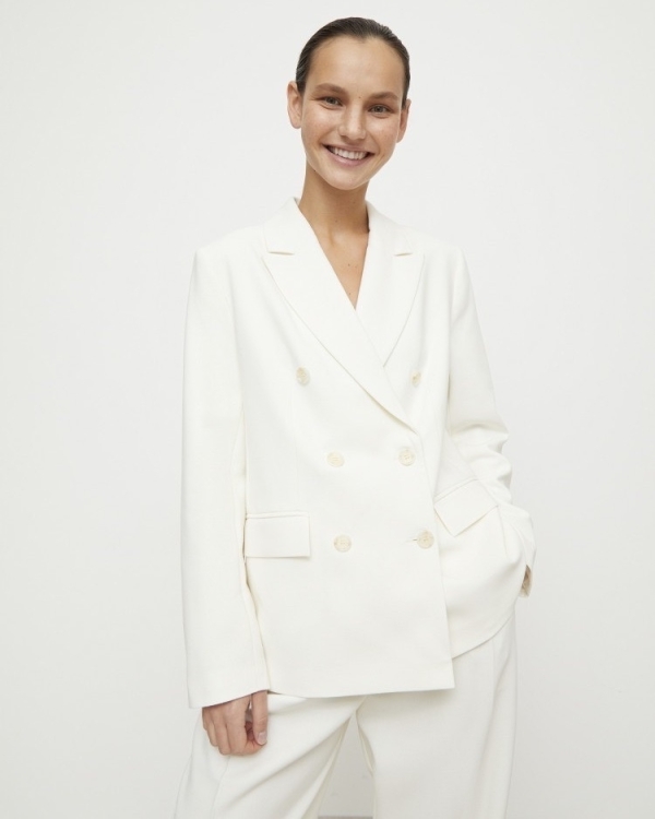 Брючный костюм для невесты: где купить