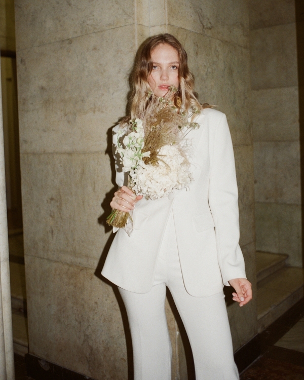 Брючный костюм для невесты: где купить