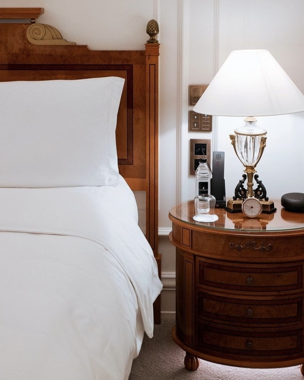 10 отелей в Москве для Дня святого