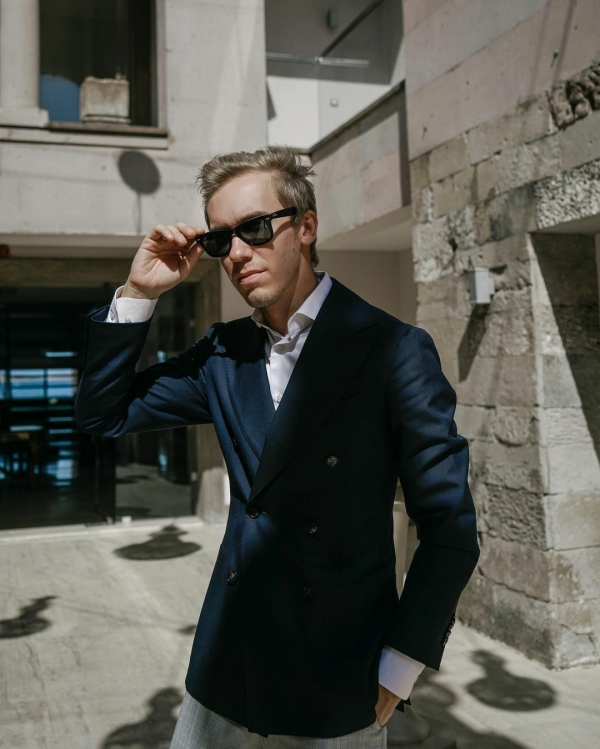 Как раскрепоститься перед камерой: советы видеографа Романа