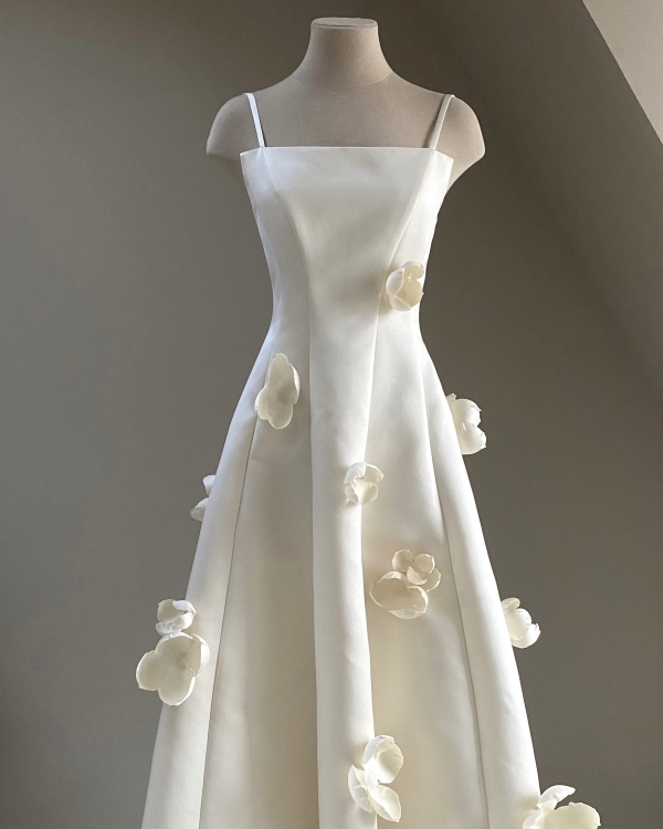 3D вышивка и цветочные мотивы — альтернатива