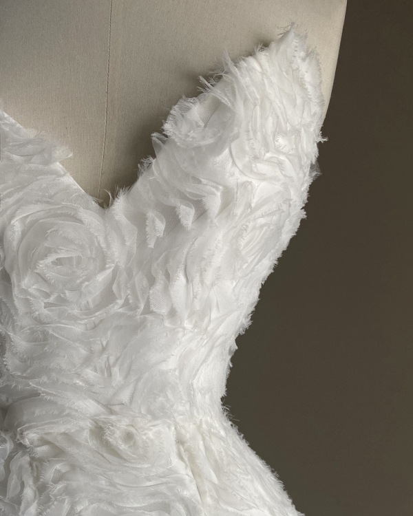 3D вышивка и цветочные мотивы — альтернатива