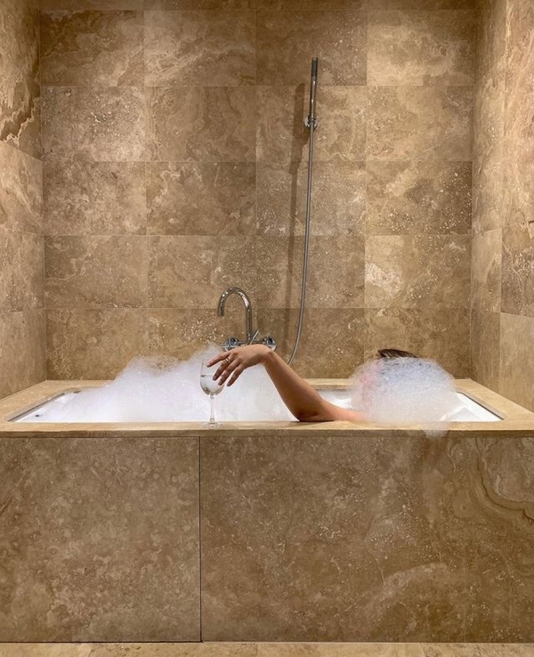 10 отелей в Москве для Дня святого