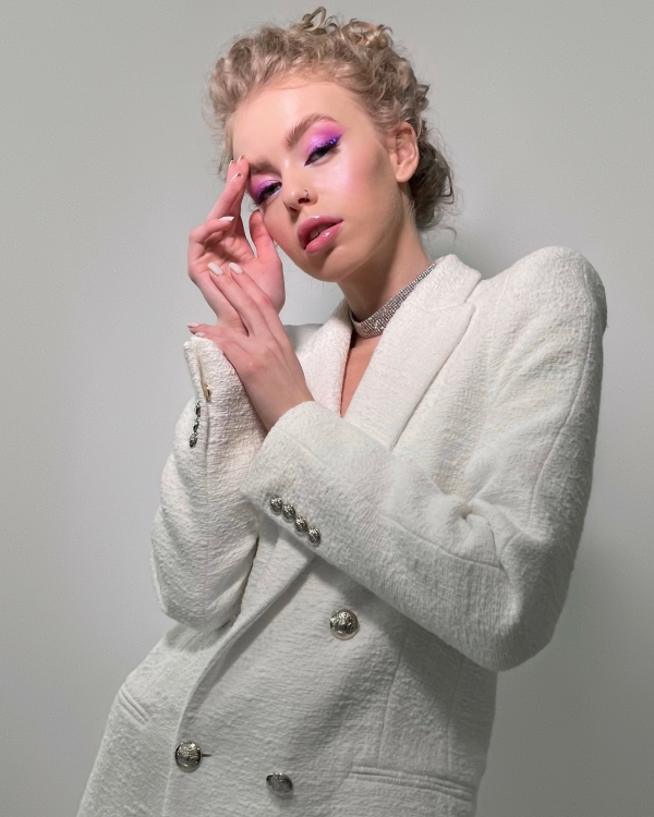 Стразы в свадебном макияже: мнение профессионалов