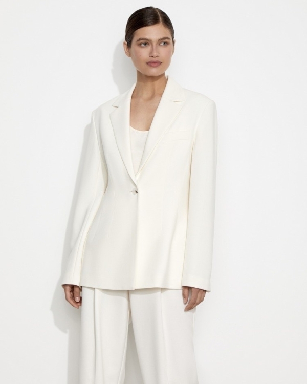 Брючный костюм для невесты: где купить