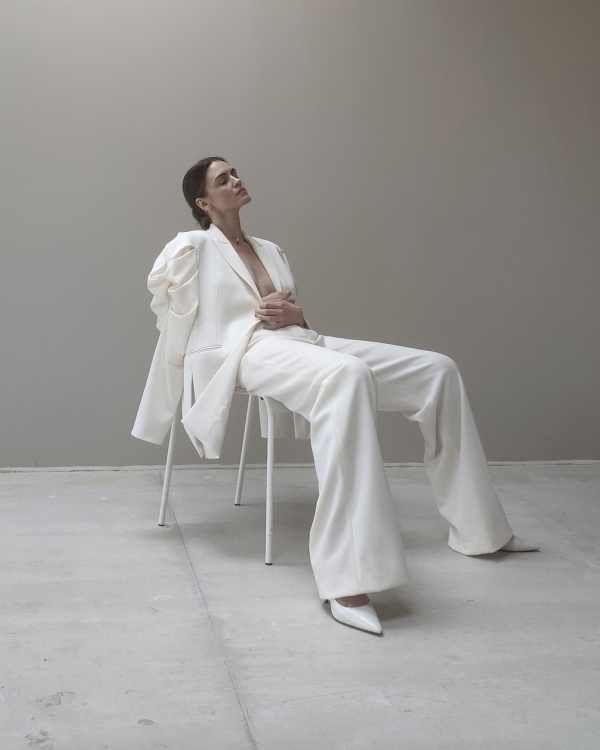 Брючный костюм для невесты: где купить