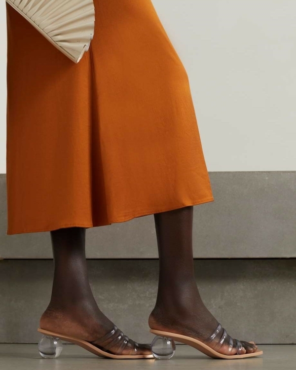 Акцентный каблук в образе невесты: с чем