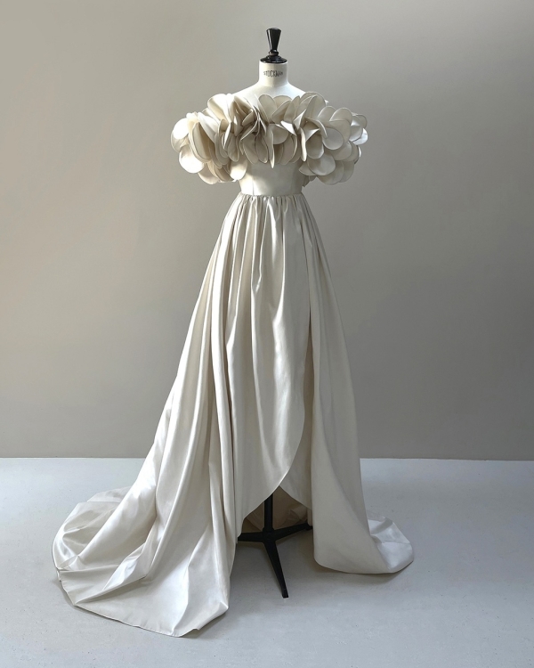 3D вышивка и цветочные мотивы — альтернатива