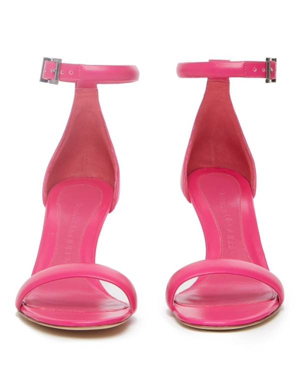 Акцентный каблук в образе невесты: с чем