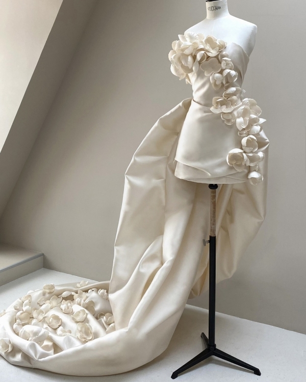 3D вышивка и цветочные мотивы — альтернатива