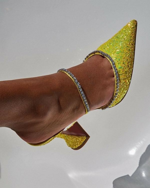 Акцентный каблук в образе невесты: с чем