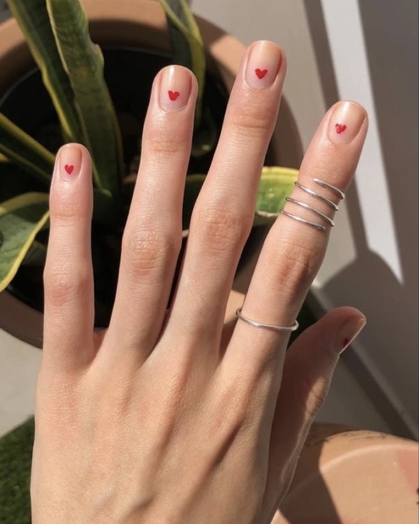 14 идей маникюра ко Дню всех влюбленных