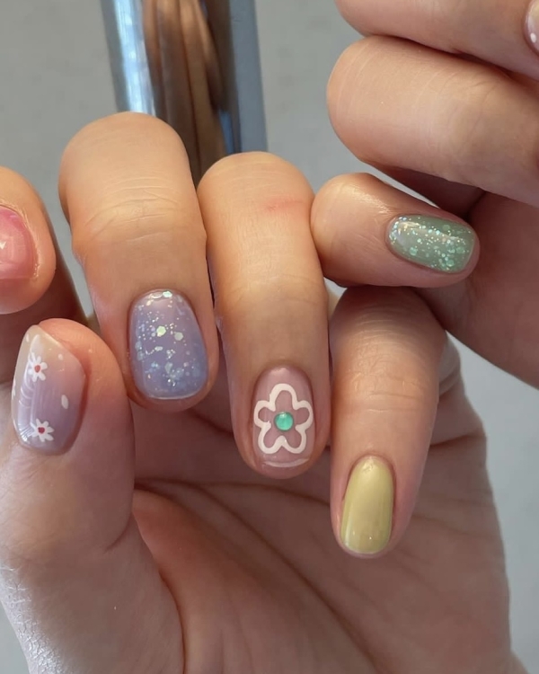 20 цветочных идей маникюра на весну