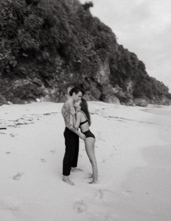 Чувственная лавстори у океана